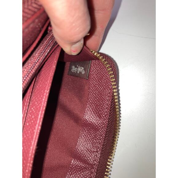 COACH 54007 LARGE WINE CROSSGRAIN LEATHER WALLET - Picture 12 of 16